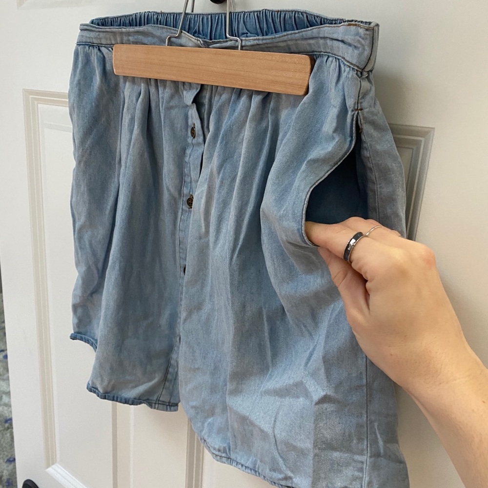 Denim skirt with pockets
